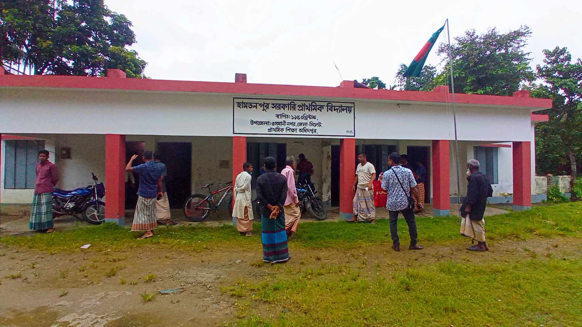 ভয়ে ক্লাসে আসছে না শিক্ষার্থীরা