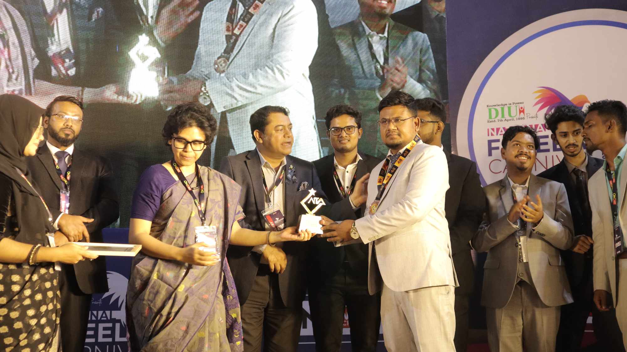 ফ্রিল্যান্সিং মেন্টরে বিভাগীয় সেরা অ্যাওয়ার্ড পেলেন আজাদ