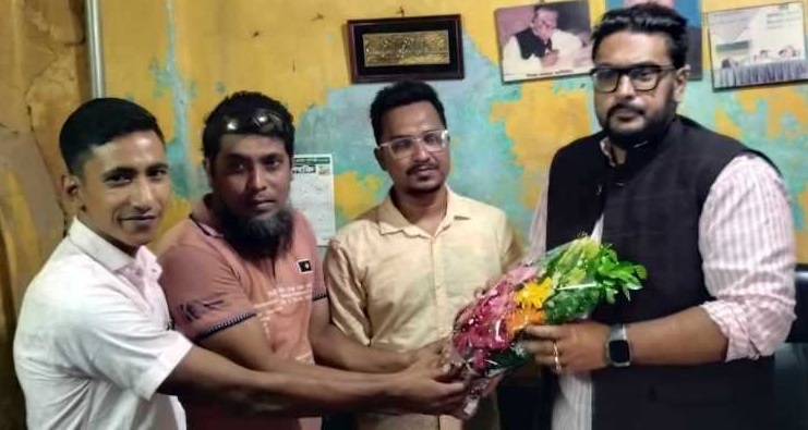 নওগাঁ জেলা বাংলাদেশ প্রেসক্লাব এর পক্ষ থেকে সদর ৫ আসনের সংসদ সদস্যকে ফুলেল শুভেচ্ছা