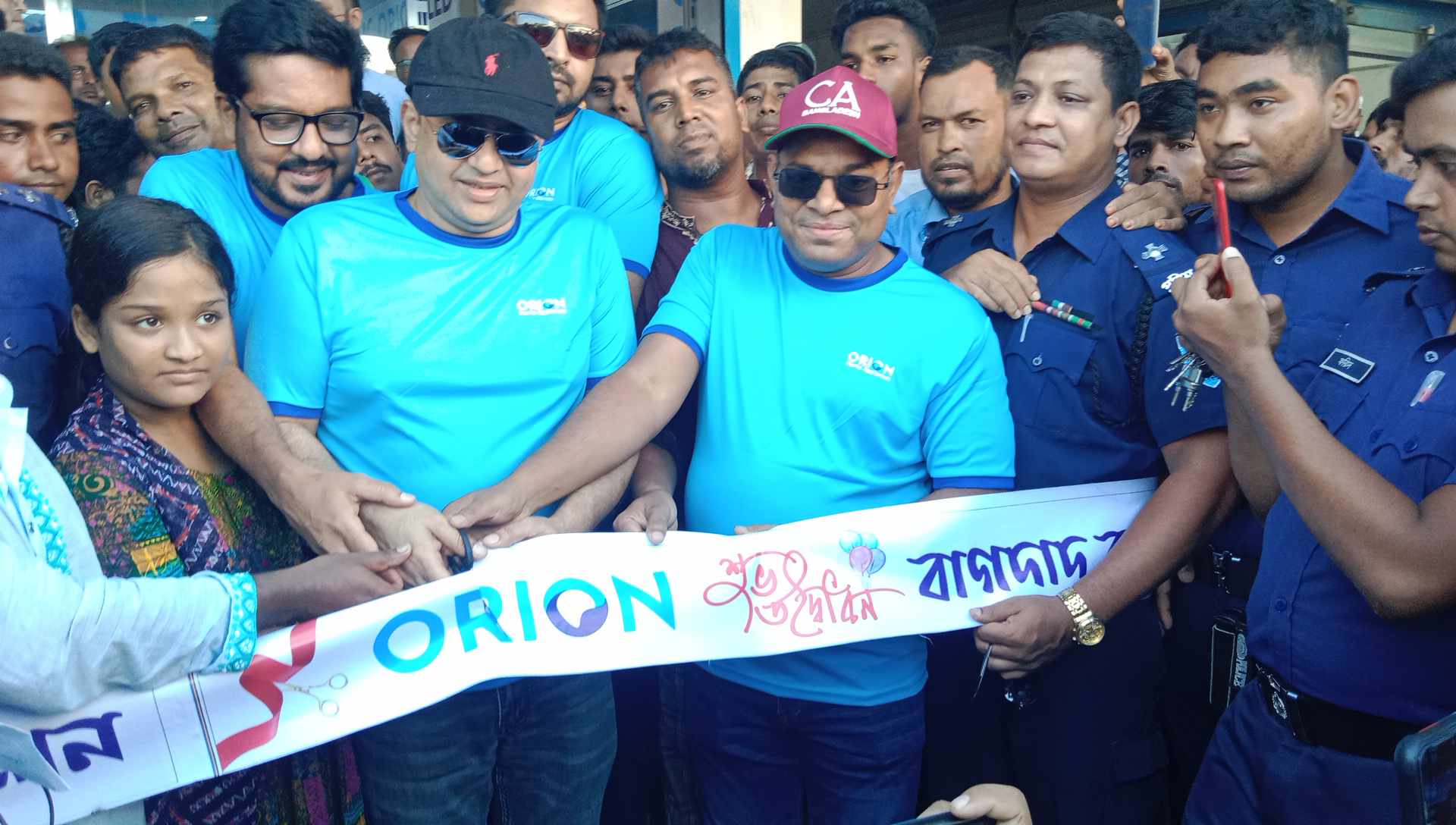 বীরগঞ্জে শো রুম উদ্বোধন করলেন নায়ক রিয়াজ