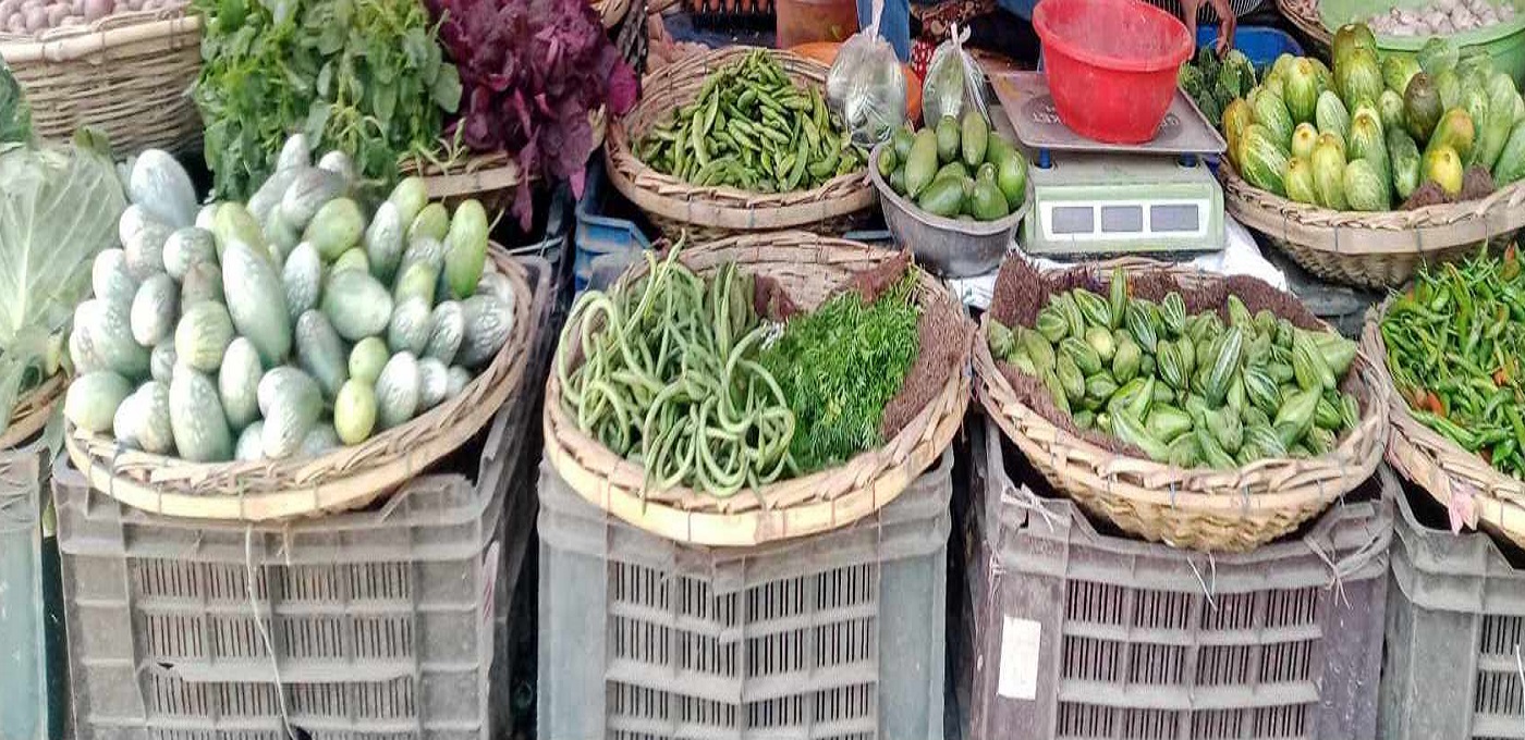 সাপাহারে বিপাকে নিম্ন আয়ের ক্রেতারা!
