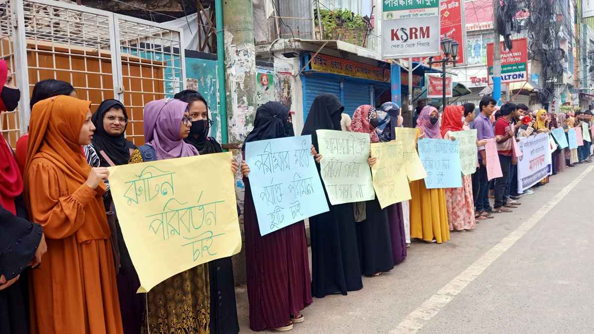 জাতীয় বিশ্ববিদ্যালয়ের পরীক্ষার রুটিন পরিবর্তনের দাবি