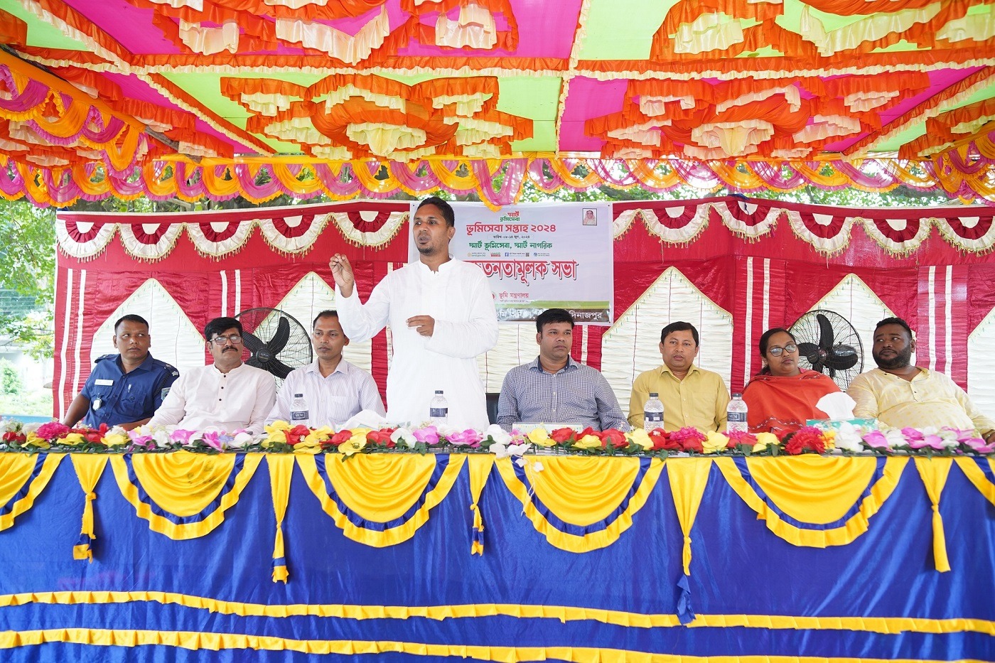 বীরগঞ্জে ভূমি সেবা সপ্তাহ উপলক্ষে বর্ণাঢ্য র্যালী ও জনসচেতনতামূলক সভা
