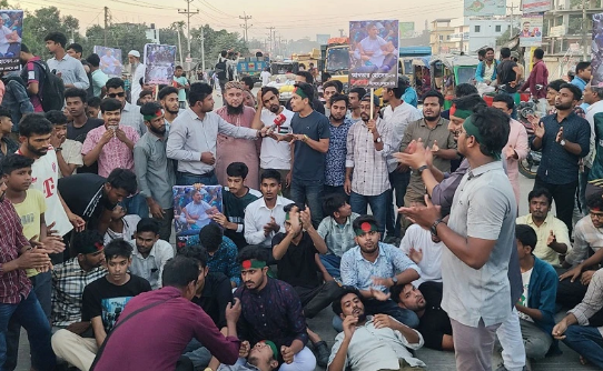 আখতারকে উপদেষ্টা করাসহ তিন দফা দাবিতে রংপুরে মহাসড়ক অবরোধ