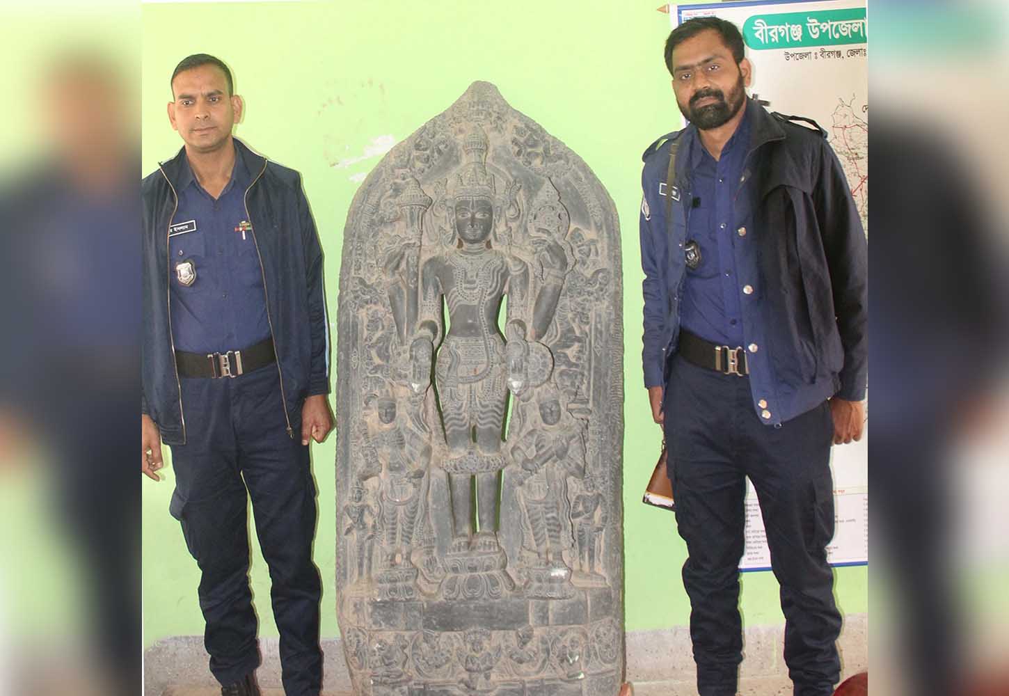 বীরগঞ্জে ৩৯৫ কেজি ওজনের কষ্টিপাথরের বিষ্ণুমূর্তি উদ্ধার, আটক ১