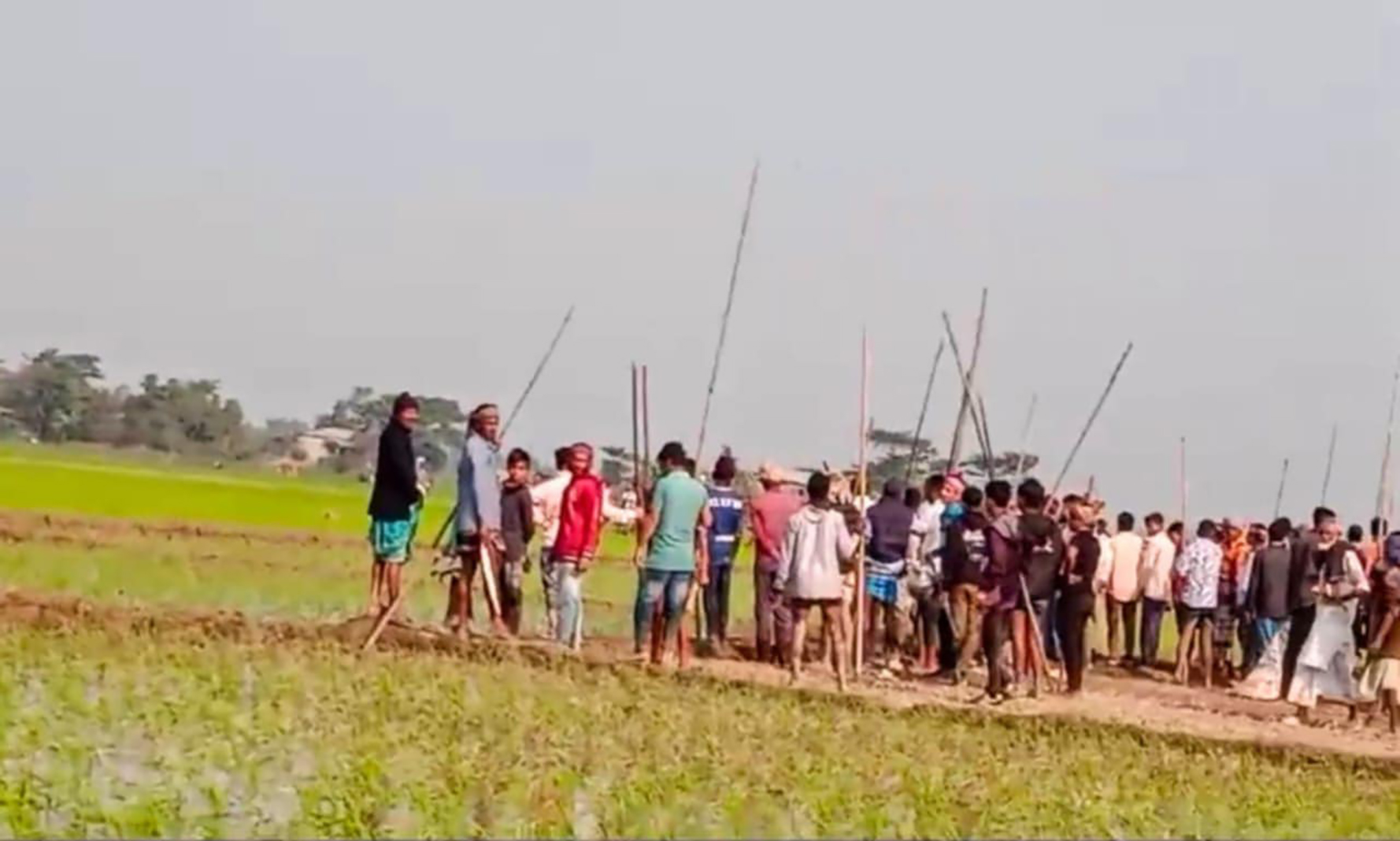 সুনামগঞ্জে গরু ধান খাওয়া নিয়ে দুই গ্রামবাসীর সংঘর্ষে আহত অর্ধশতাধিক