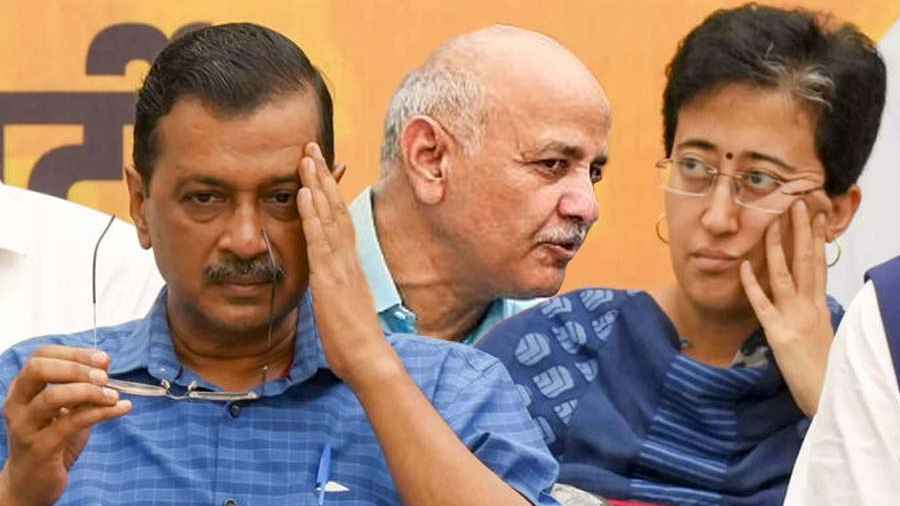 দিল্লি বিধানসভার ভোট গণনায় পিছিয়ে কেজরিওয়াল