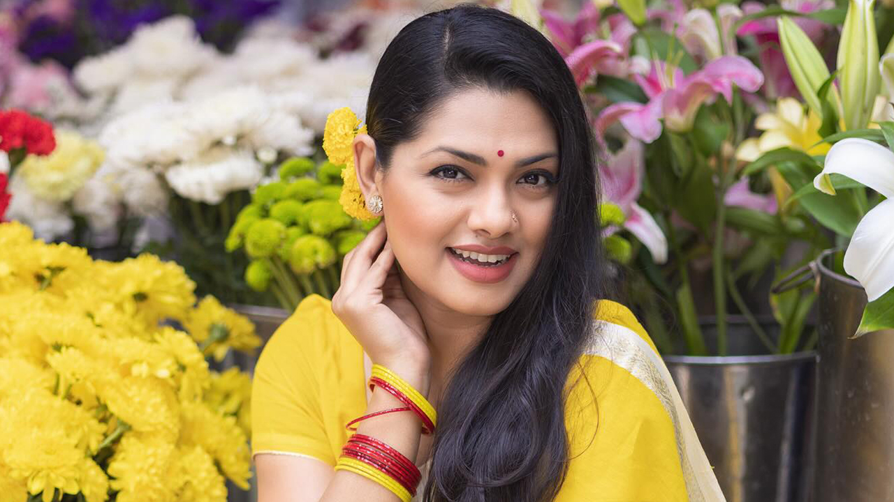 ফাল্গুনে মুগ্ধতা তারকাদের