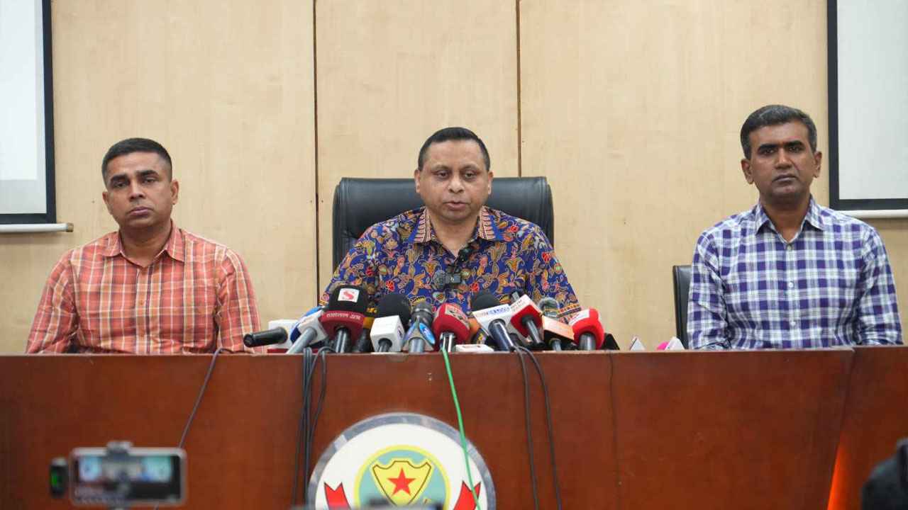 ঢাকার সন্ত্রাসীদের ধরতে ‘অলআউট অ্যাকশনে’ যাচ্ছে ডিবি