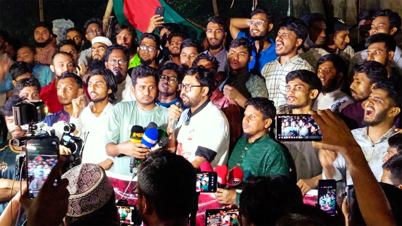 জুলাই ঐক্য বিনষ্টের ষড়যন্ত্রের প্রতিবাদে ঢাবিতে বিক্ষোভ